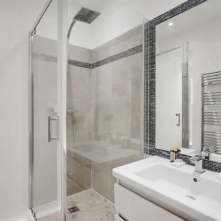 Charming Refurbished Studio -maraisbeaubourg * Parijs